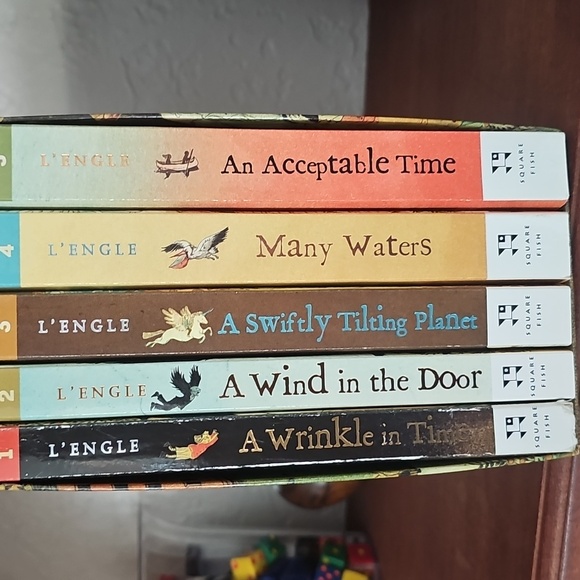 Wrinkle In Time Book Set - Picture 1 of 10